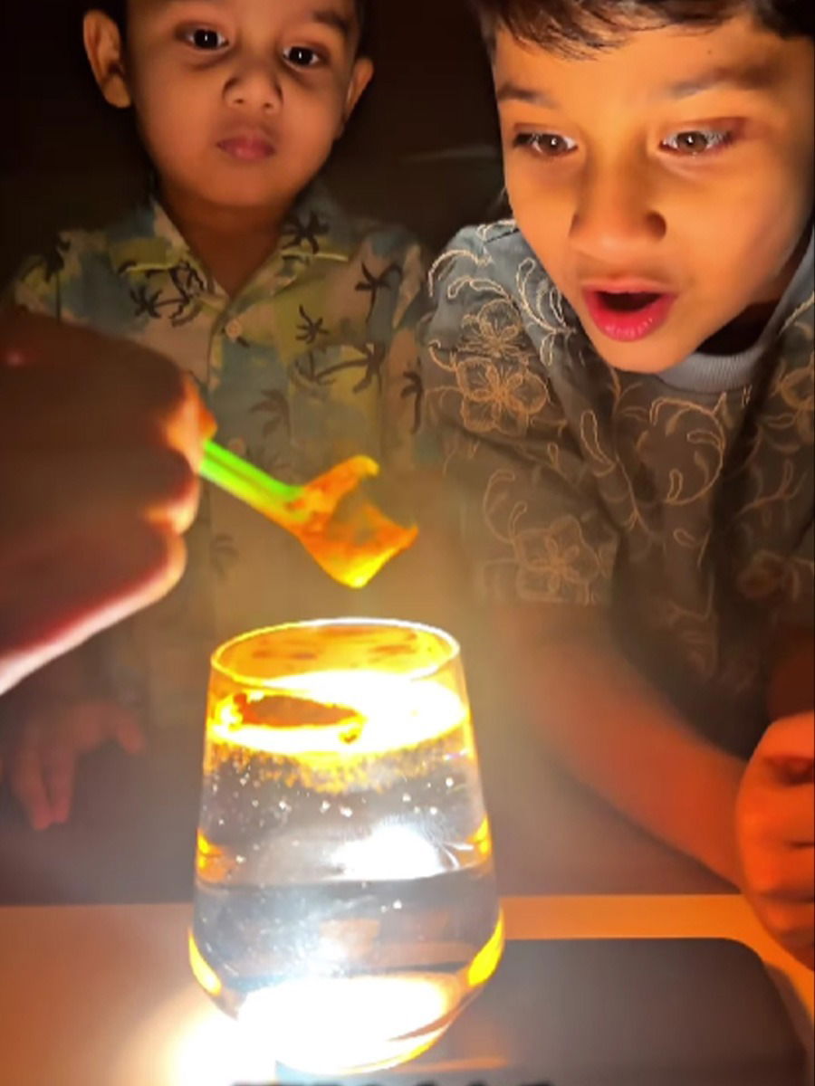 Turmeric Glow Trend: Why This Simple Water Trick Is Breaking the Internet! - News | Turmeric Glow Trend: Why This Simple Water Trick Is Breaking the Internet! | Latest Photos at Lokmattimes.com