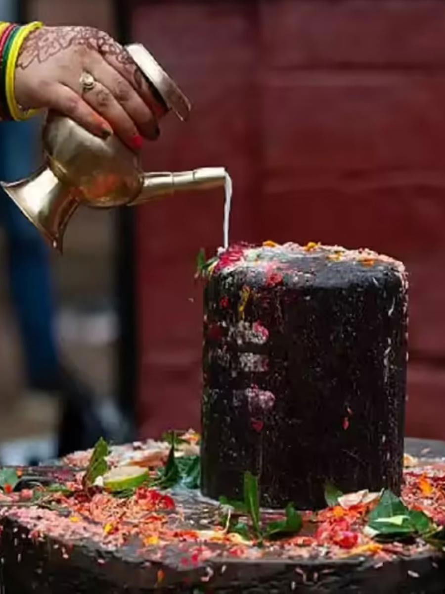 Sawan 2025: 5 Auspicious Colors to Wear This Shravan for Luck, Prosperity & Divine Energy - News | Sawan 2025: 5 Auspicious Colors to Wear This Shravan for Luck, Prosperity & Divine Energy | Latest Photos at Lokmattimes.com