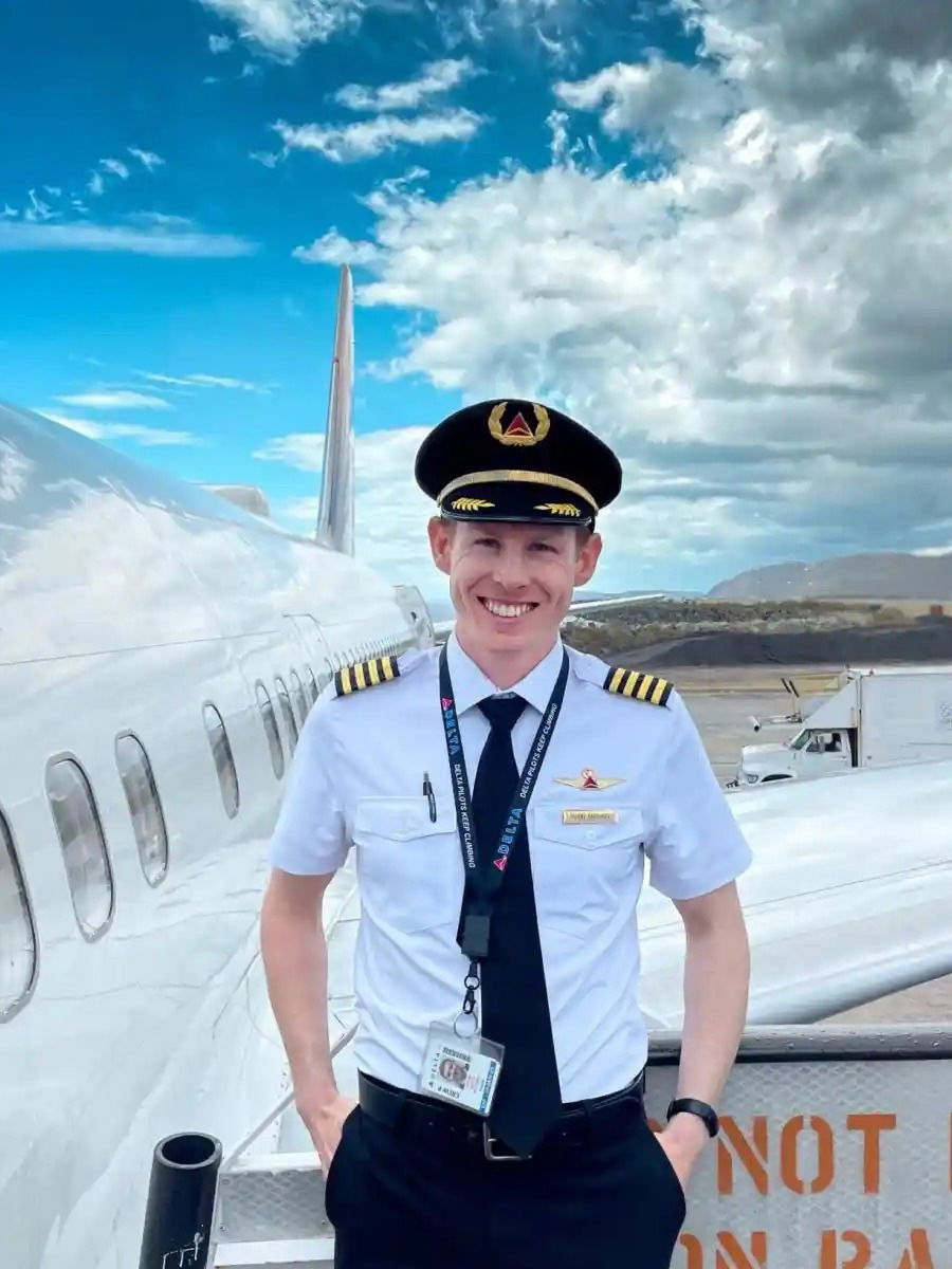 How Much Is Monthly Salary of an Airplane Pilot? - News | How Much Is Monthly Salary of an Airplane Pilot? | Latest Photos at Lokmattimes.com